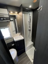 DOUCHE ET TOILETTE SEPARES
