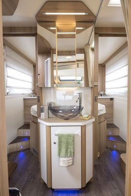 GRANDE SALLE DE BAIN CAMPING CAR